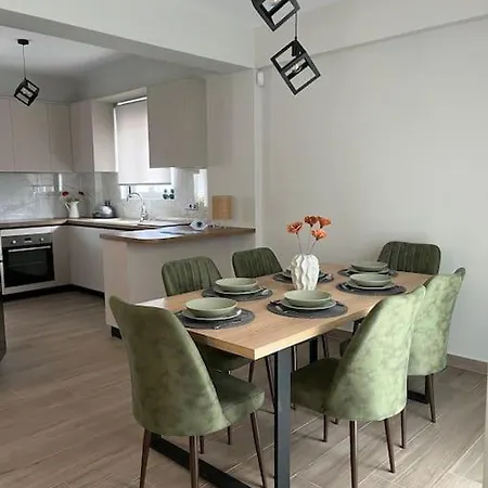 Luxury Family Near Villa *
