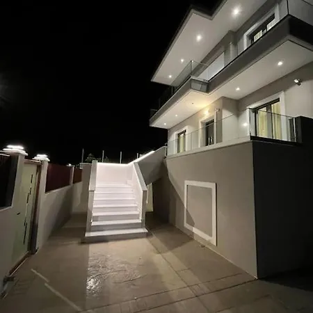 Luxury Family Near *