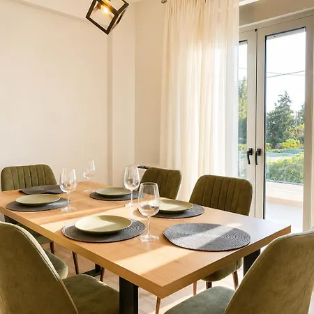 Luxury Family Near Λέχαιο