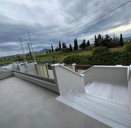 Maria Eirini Villa Léheo